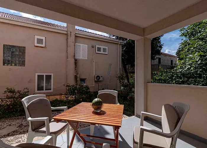 Peljeska Apartamento *