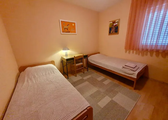 Peljeska Apartamento *